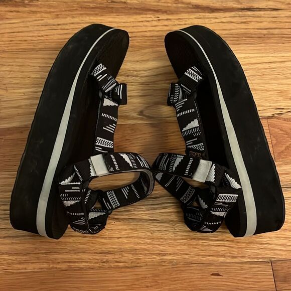 Teva Flatform Black and White Platform Sandals size 8 - Picture 6 of 7